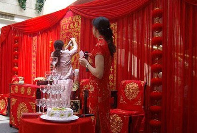 南京展出80多份老婚書 七夕將至讓婚書見證愛情